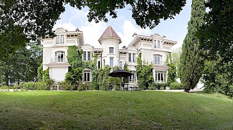 ENCHÈRES – Dans la magie du château d’Arcangues : 500 lots à saisir